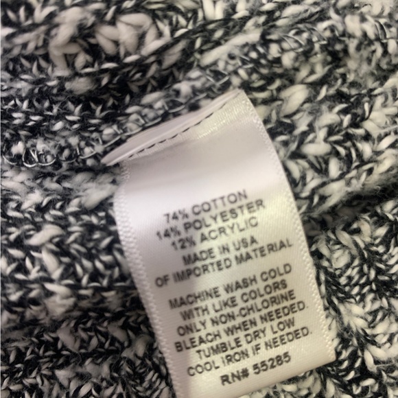 Express Cropped Sweater V-Neck Knit Black White Soft Size Small Cut Out Back - Picture 13 of 14